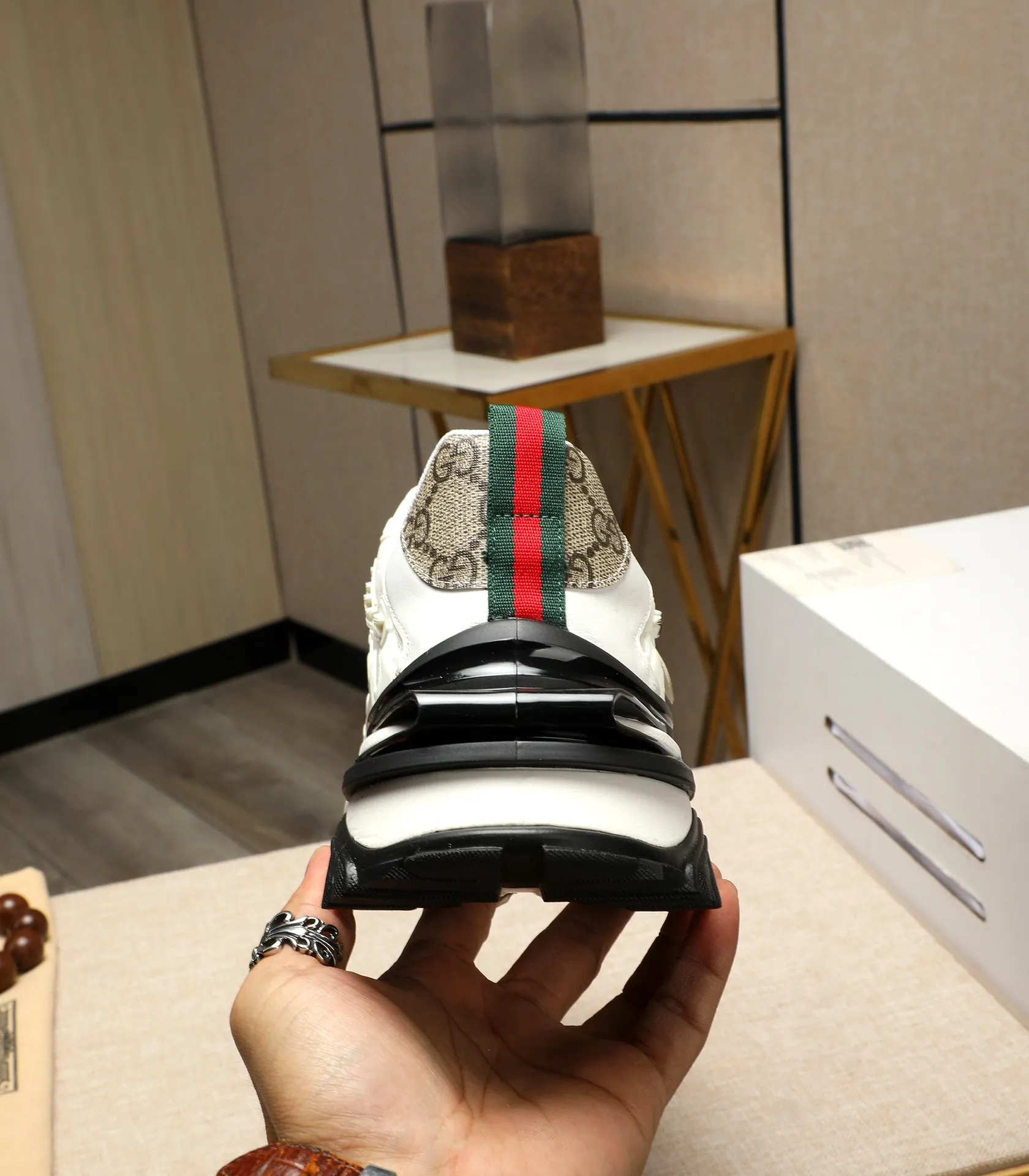 Men's men's shoes💰520 GUCCI🔍🔍2024 latest model Available at the same time at the counter, original calfskin imported from Italy, mesh lining, exquisite workmanship (high-end, extravagance, and class), soles: original soles specially provided by the original factory, ⚠Exclusive double-layer movable molded soles are super comfortable⚠, real photos🎬The real ones are better🔍🔍"High quality·Follow the order" code number 38-44